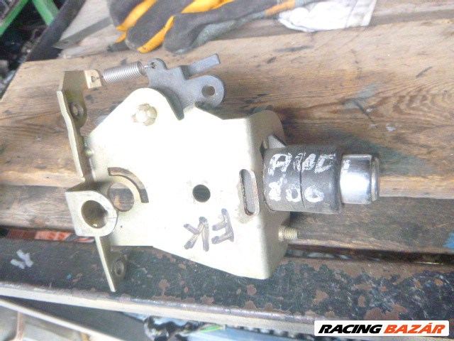 Audi 100 (C3 - 44) C3 - 44 csomagtérajtó alsó zárszerkezet 445 827 565 B 445827565b 8. kép