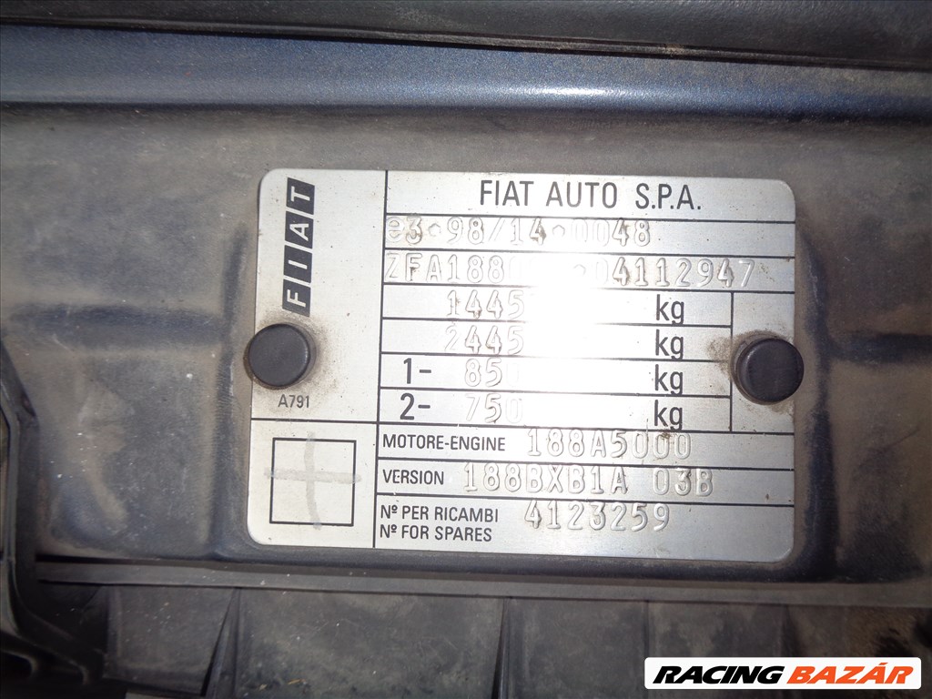 Fiat Punto II bontott alkatrészei 188a5000 motorkód motor váltó lökhárító lámpa sárvédő 6. kép