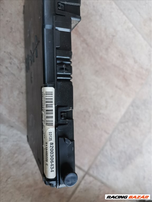 Renault Scénic II 1.5 dCi műszerfal biztosítéktábla  8200306434 3. kép