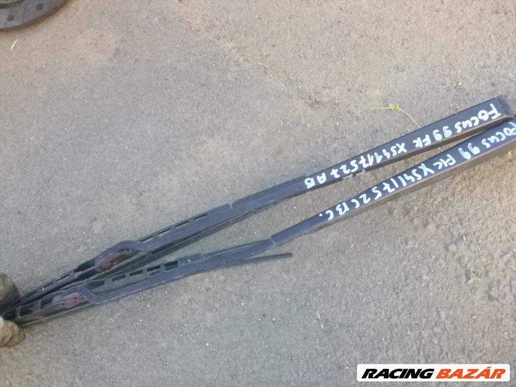 Ford Focus Mk1   2000,  első ablaktörlő kar  1. kép