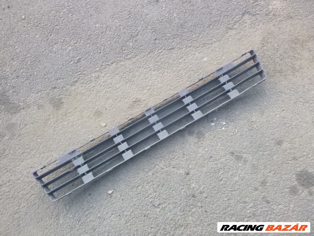 Audi A4 (B5 - 8D) ELSŐ lökhárító alsó betét 8D0 807 683   8d0807683 2. kép