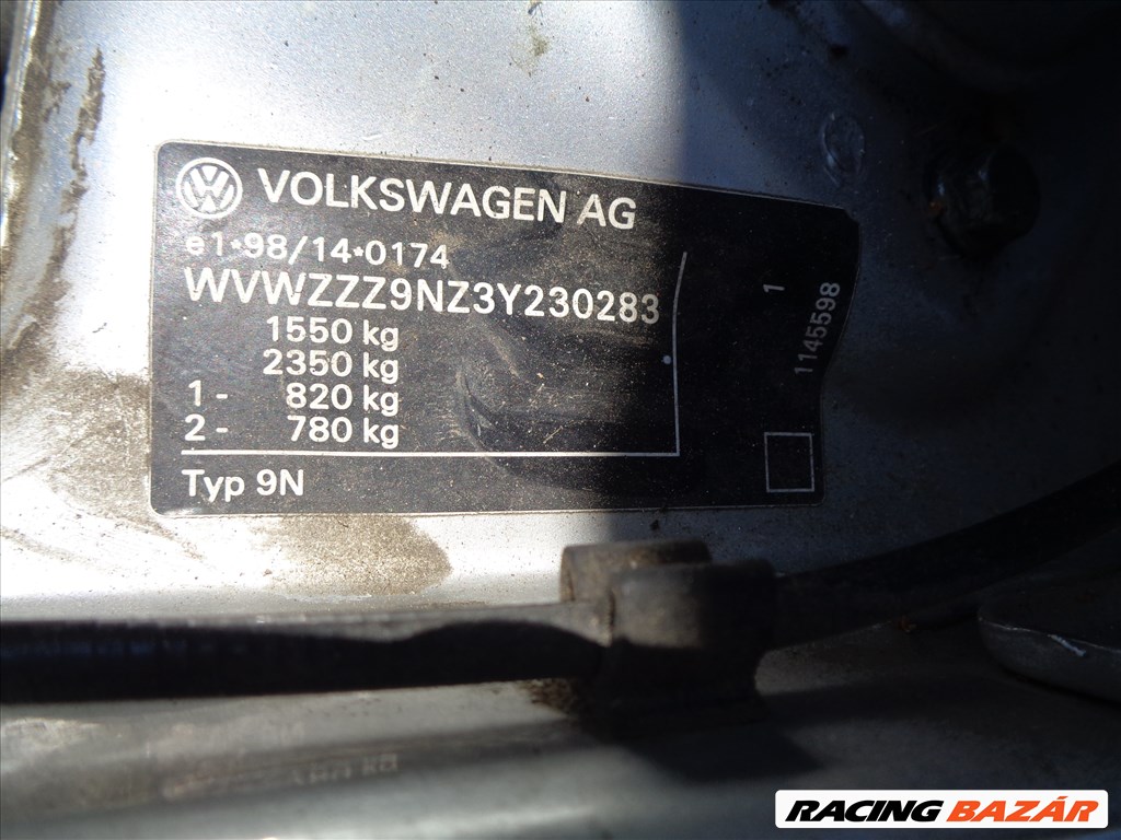 Volkswagen Polo IV bontott alkatrészei AZQ VÁLTÓ FÉLTENGELY LÖKHÁRÍTÓ AJTÓ FELNI BÖLCSŐ HÍD 7. kép