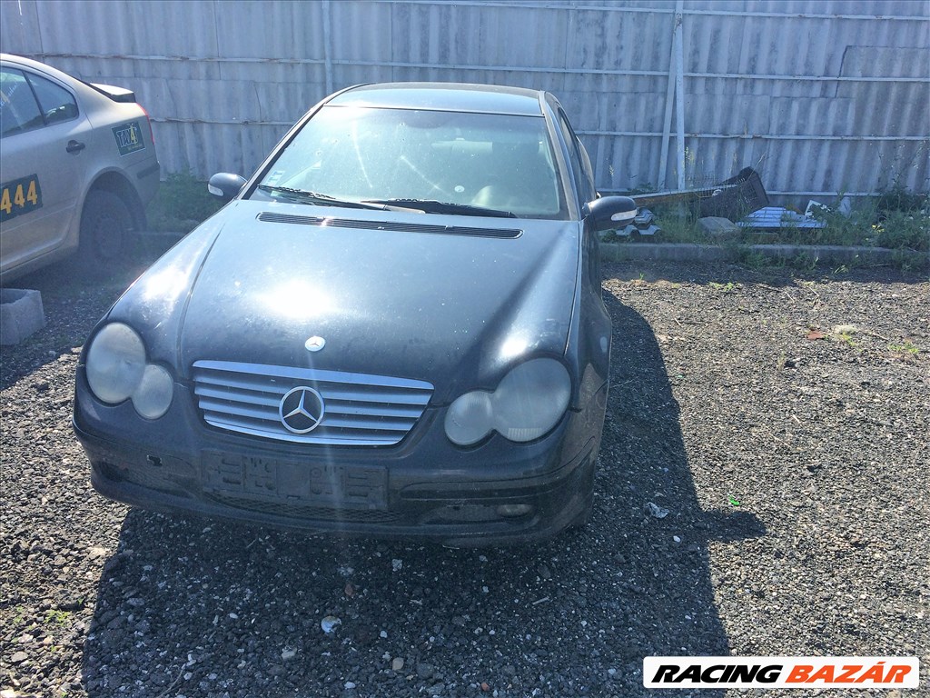 Mercedes C 220 (W203) bontott alkatrészei 1. kép