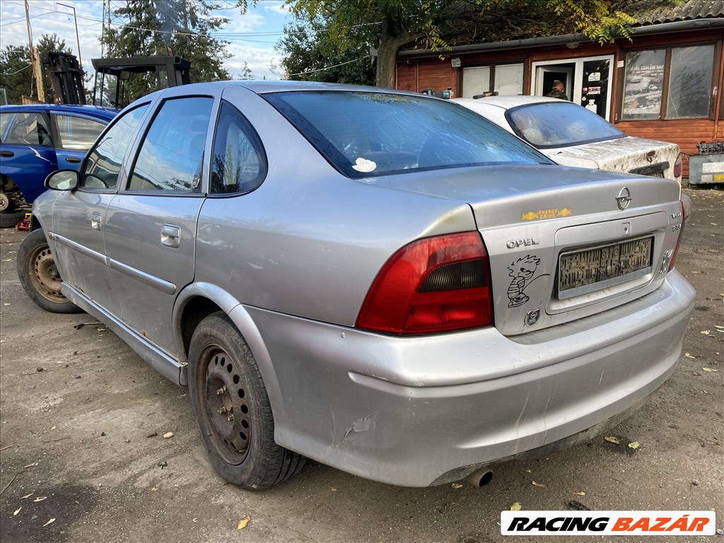 Opel Vectra B2 1.8i  bontott alkatrészei 2. kép