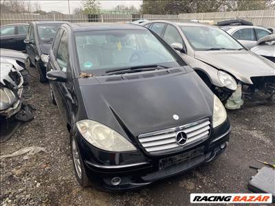 Mercedes A 200 bontott alkatrészei