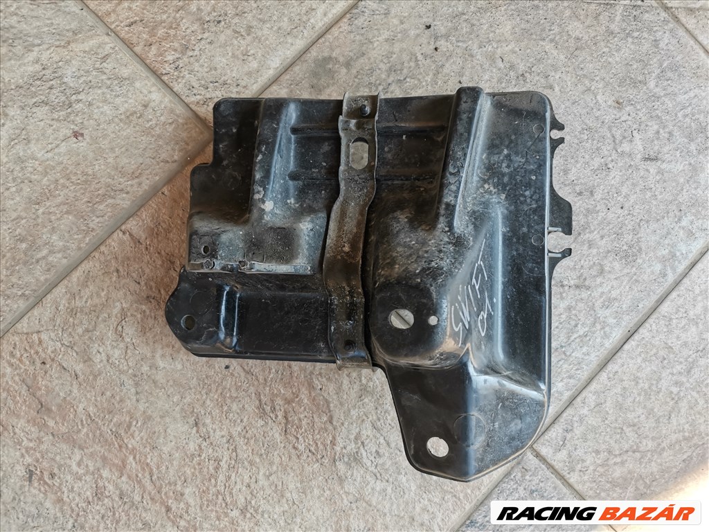 Suzuki Swift III akkumulátor fedél  1. kép