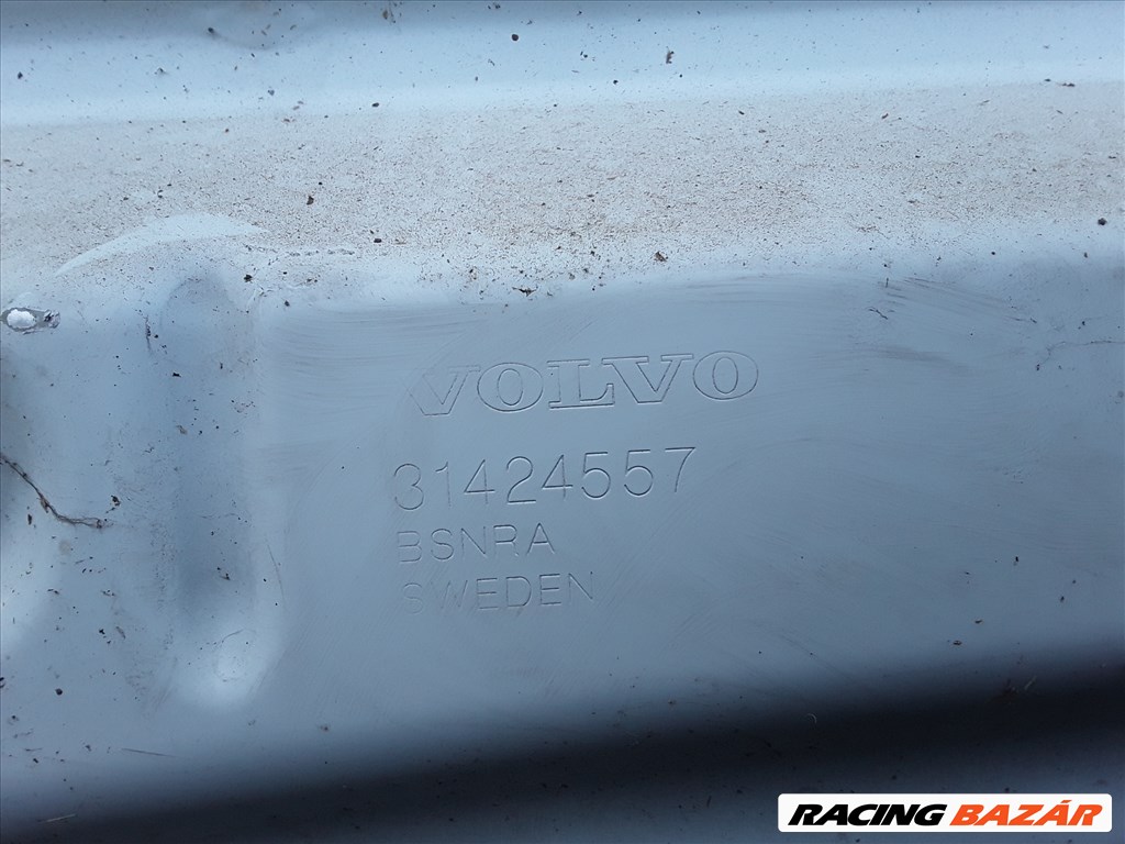 Volvo XC60 2017- motorháztető. Sérülések fotózva 8. kép
