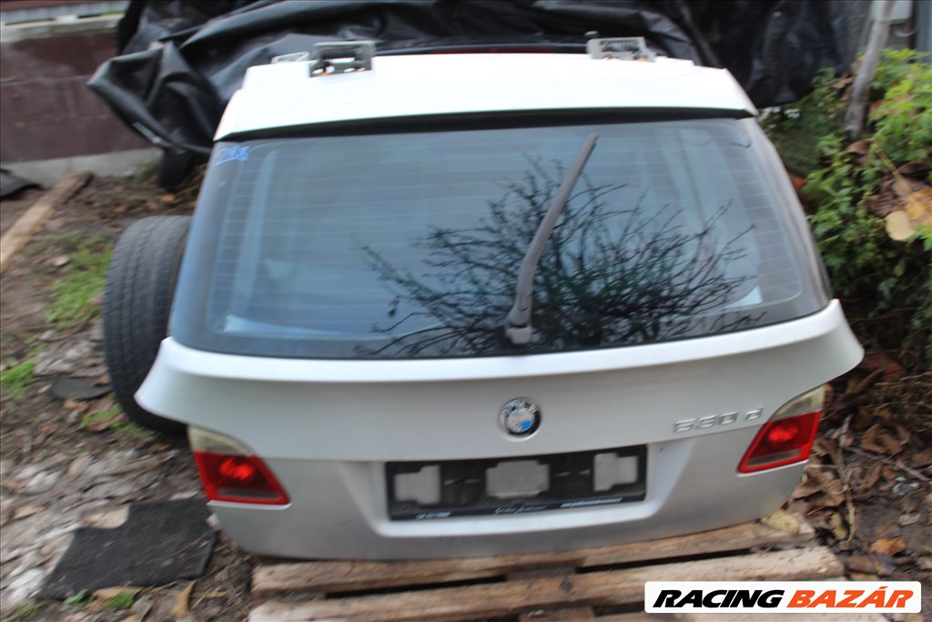 BMW E61 (530D) Csomagtérajtó üresen (288) 1. kép