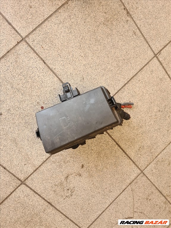 SKODA OCTAVIA III 1.6 crtdi Biztosítéktábla doboz 1. kép