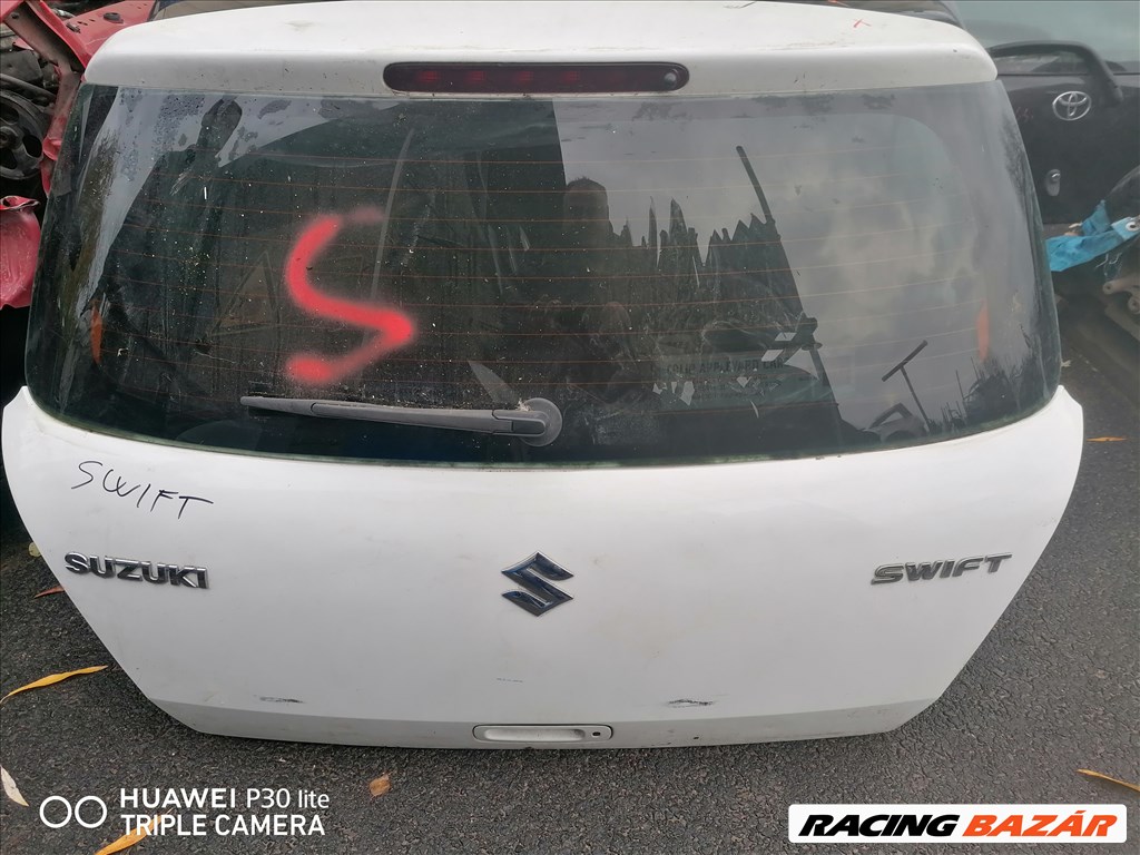 Suzuki Swift VI Csomagtér ajtó  1. kép