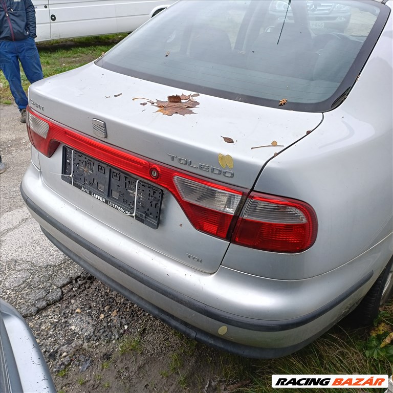 Seat Toledo II 1.9 TDI gyári karosszéria elemek LS7N színben eladók ls7nseat 19tdialh 4. kép