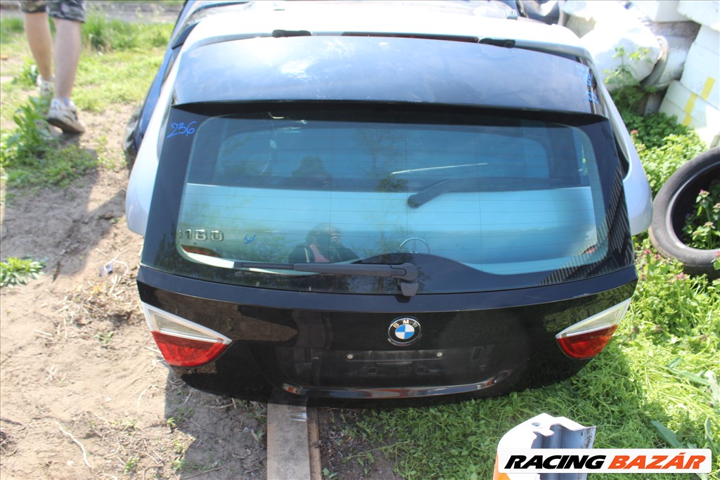 BMW E91 FL elötti csomagtérajtó üresen, szélvédővel (236) 1. kép