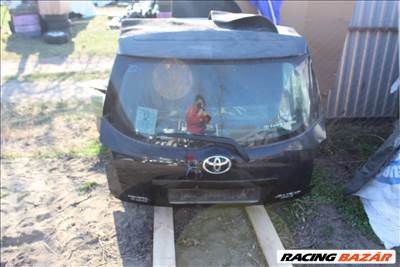 Toyota Auris Csomagtérajtó üresen, szélvédővel (221)