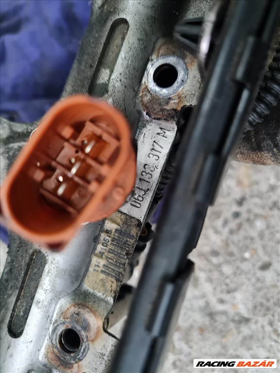 Volkswagen Golf VI Üzemanyag befecskendezők híddal, kábellel  06j971082e 4. kép