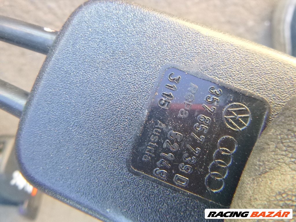 Volkswagen Passat B3 B4 hátsó biztonsági öv csat 357 857 739 D 4. kép