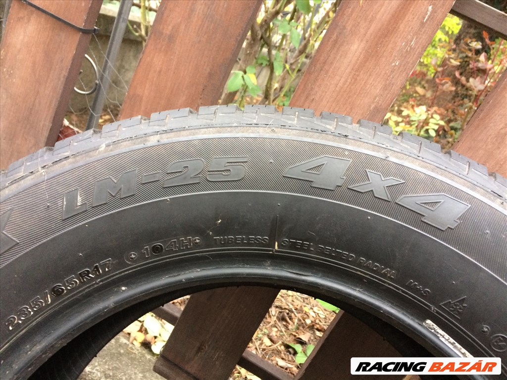  235x65x17 4db Bridgestone LM-25 4x4 használt téli gumi eladó 5. kép