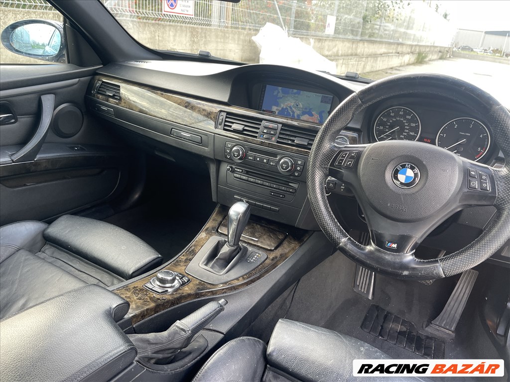 BMW E92 Coupe Bontás alkatrész 320d 330d Xenon M c 10. kép