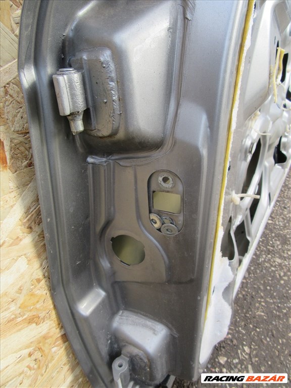 52056 Alfa Romeo Gt szürke színű, jobb oldali ajtó a képen látható sérüléssel 4. kép