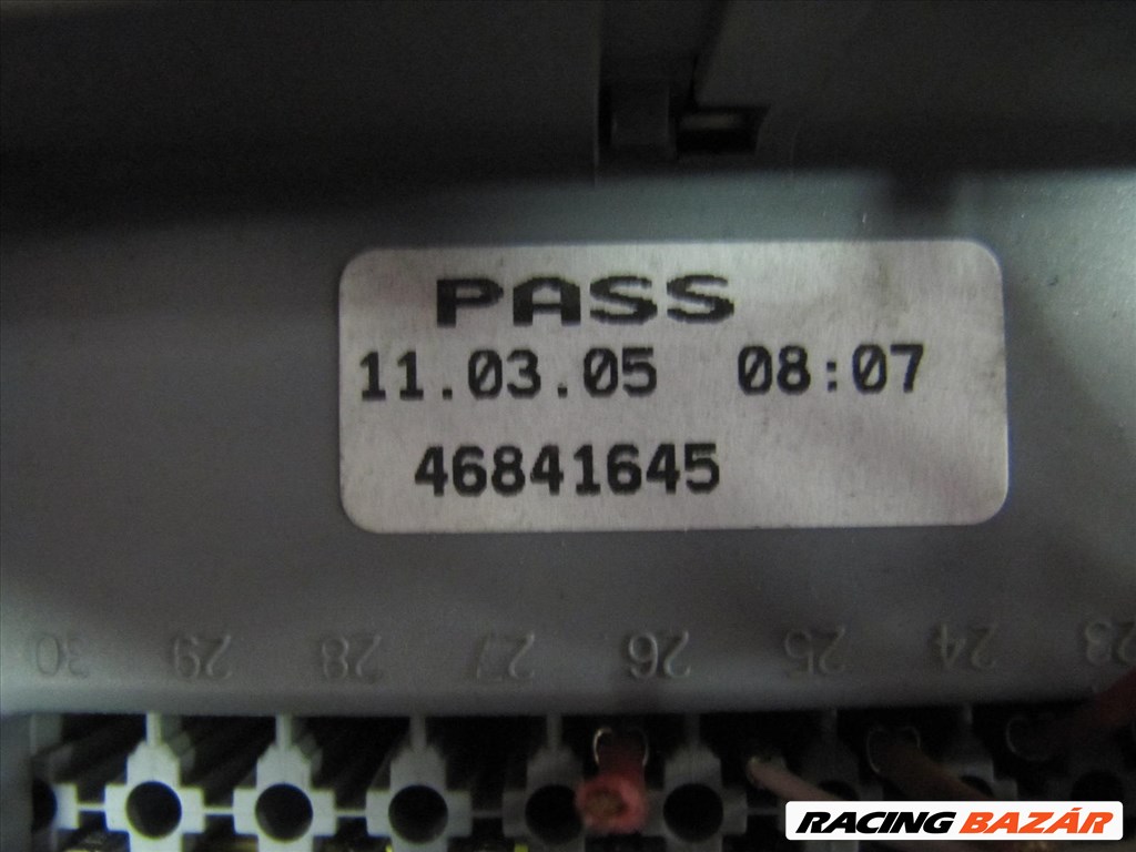 Fiat Panda II benzin  külső biztosíték tábla 46841645 4. kép