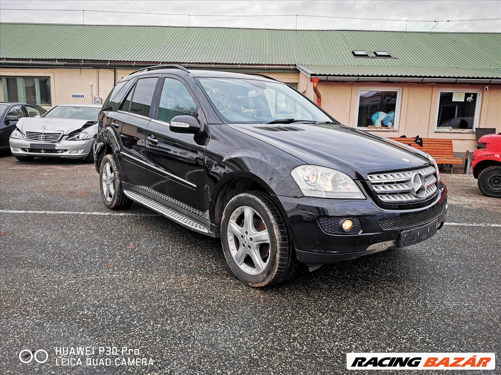 Mercedes ML 320 (W164) bontott alkatrészei 1. kép