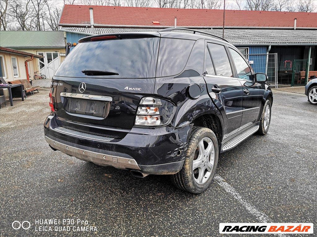 Mercedes ML 320 (W164) bontott alkatrészei 2. kép
