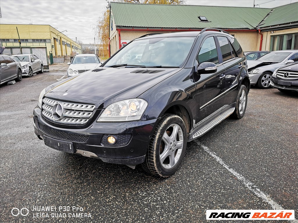 Mercedes ML 320 (W164) bontott alkatrészei 3. kép
