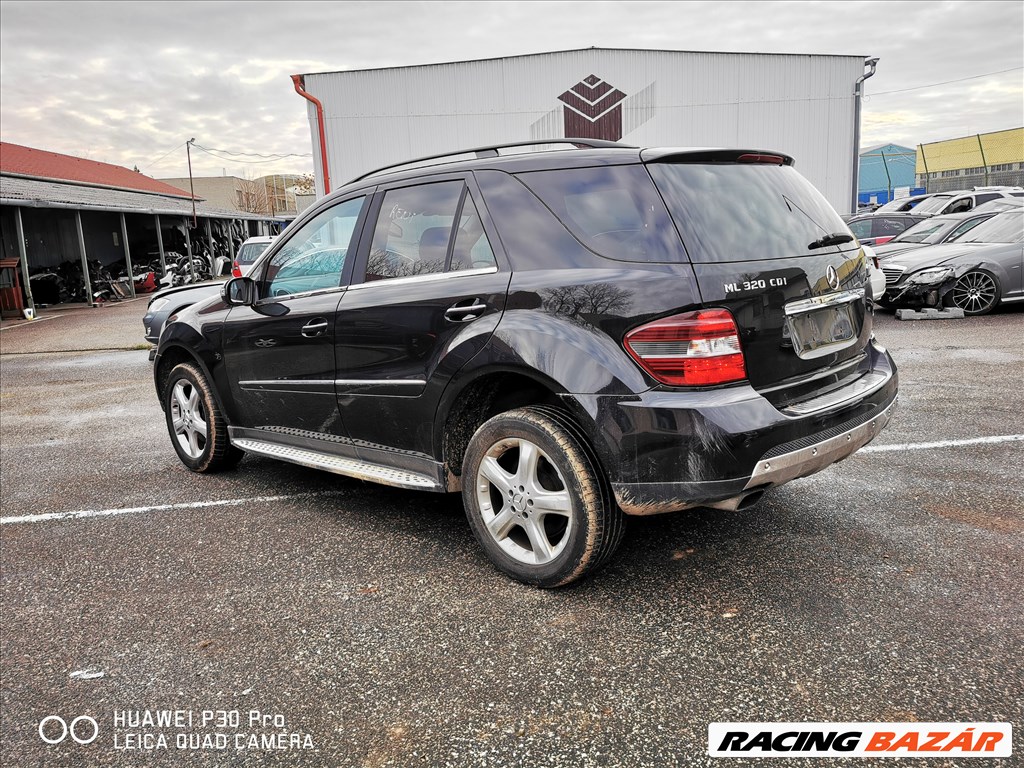 Mercedes ML 320 (W164) bontott alkatrészei 8. kép