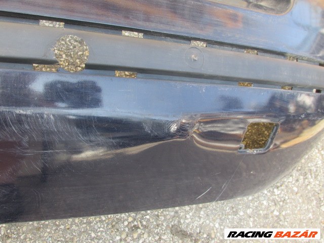 94133 Fiat Stilo 5 ajtós, indigókék színű hátsó lökhárító 2003-2007, a képen látható sérüléssel 3. kép