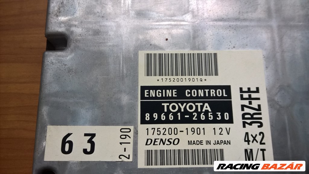 Toyota HiAce V motorvezérlő elektronika  8966126530 1752001901denso 3. kép