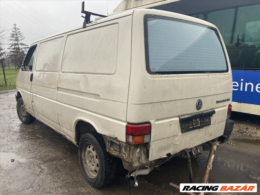 Volkswagen Transporter T4 2.4D bontott alkatrészei 2. kép