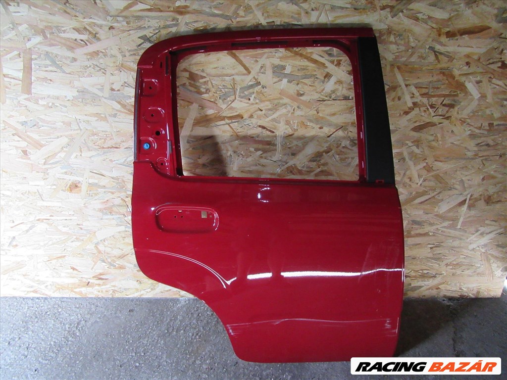 36065 Fiat Panda III. 2012- piros színű, jobb hátsó ajtó a képen látható sérüléssel 1. kép