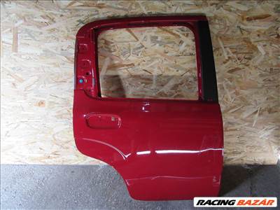 36065 Fiat Panda III. 2012- piros színű, jobb hátsó ajtó a képen látható sérüléssel