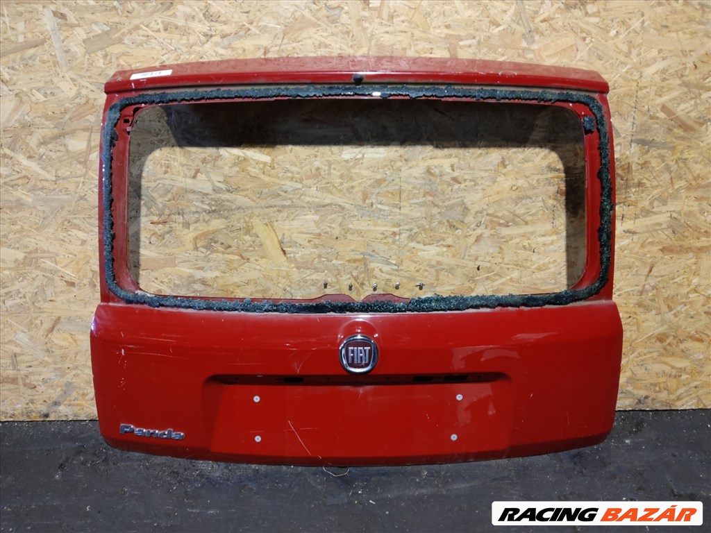 157658 Fiat Panda II. 2003-2012 piros színű csomagtérajtó, a képen látható sérüléssel, üveg nélkül!! 1. kép