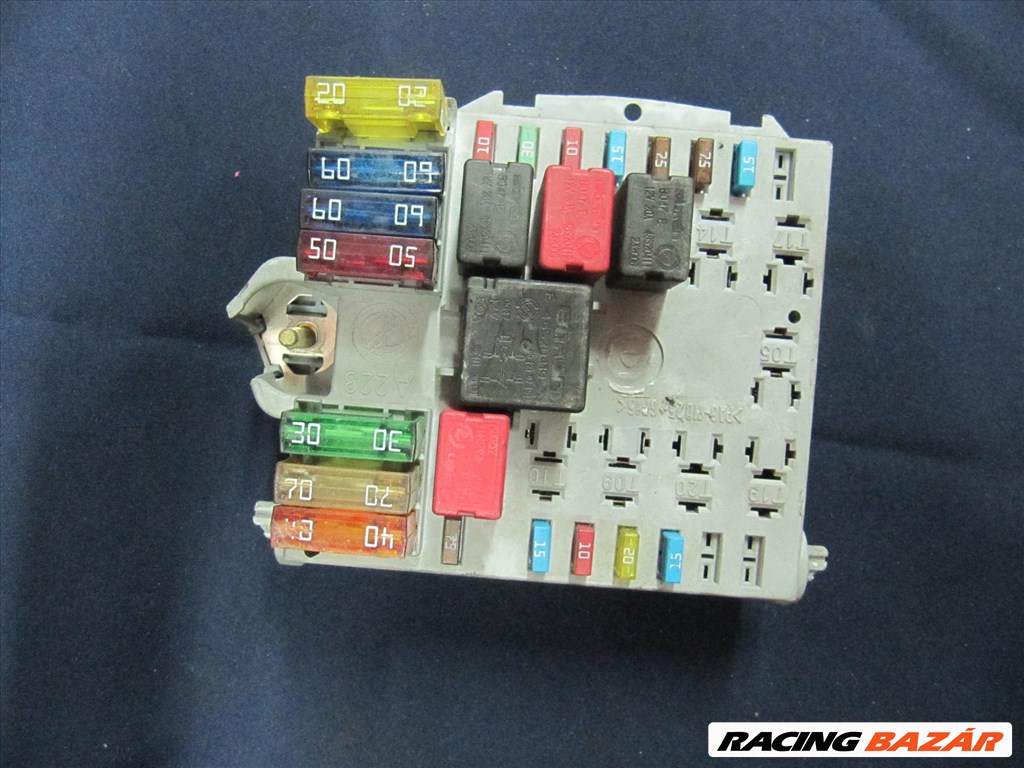 Alfa Romeo 147 benzines külső biztosíték tábla 46558759 5. kép