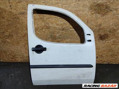 154884 Fiat Doblo 2000-2009 jobb első fehér színű ajtó a képen látható sérüléssel