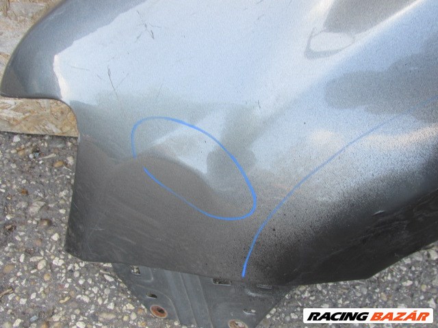 87899 Lancia Thema 2011-2014 fekete színű bal első sárvédő a képen látható sérüléssel  2. kép