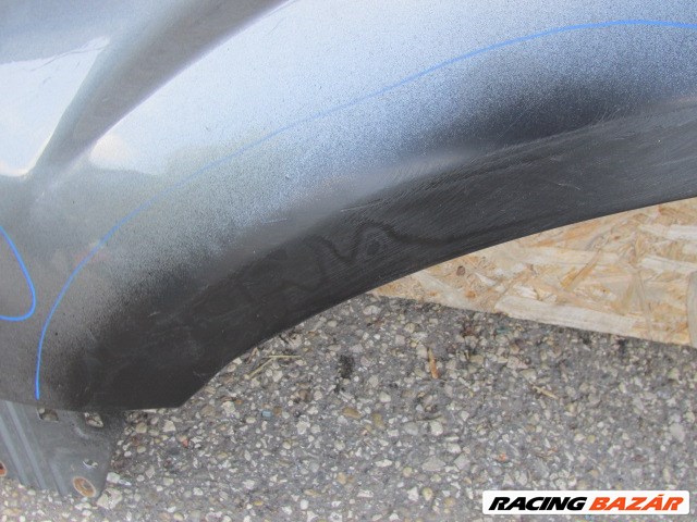 87899 Lancia Thema 2011-2014 fekete színű bal első sárvédő a képen látható sérüléssel  3. kép