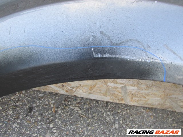 87899 Lancia Thema 2011-2014 fekete színű bal első sárvédő a képen látható sérüléssel  4. kép