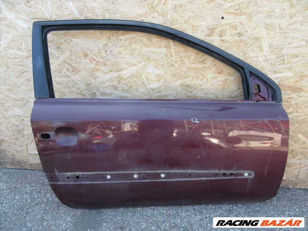 61708 Fiat Stilo 3 ajtós, barna színű jobb oldali ajtó. a képen látható sérüléssel 1. kép