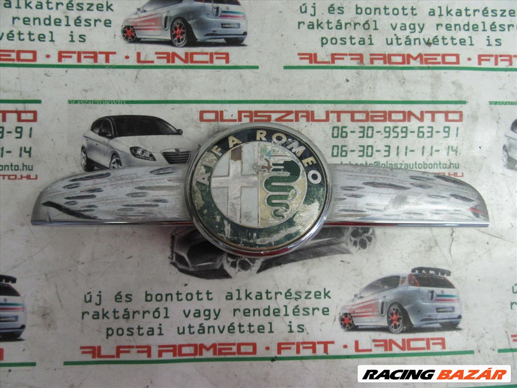 Alfa Romeo 159 60690396 számú, első embléma tartó a képen látható sérüléssel 1. kép