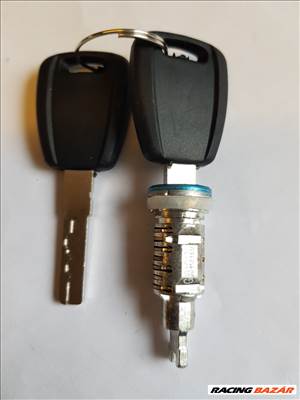Fiat Grande Punto utángyártott új, bal első zárbetét két kulccsal 