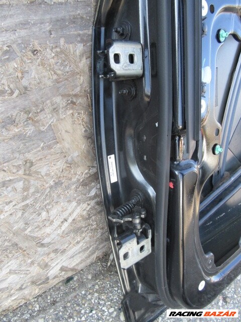 147060 Dodge Journey jobb hátsó fekete színű ajtó, a képen látható sérüléssel 5. kép