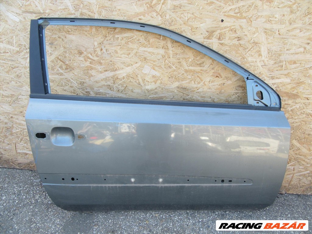 61705 Fiat Stilo 3 ajtós, szürke színű jobb oldali ajtó. a képen látható sérüléssel  1. kép