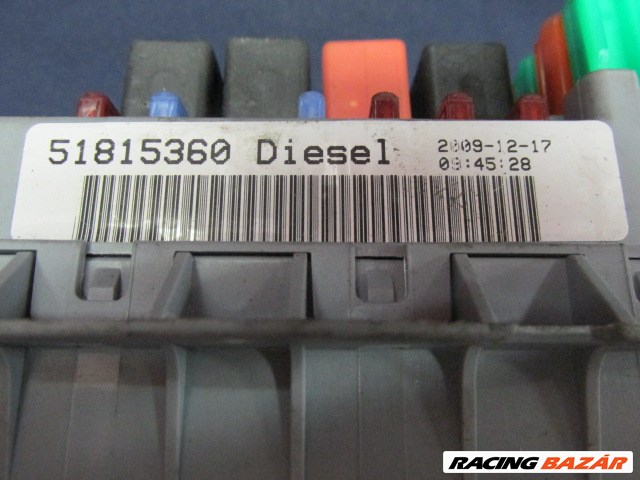 Fiat Linea  1,3 16v Diesel külső biztosíték tábla 51815360 2. kép