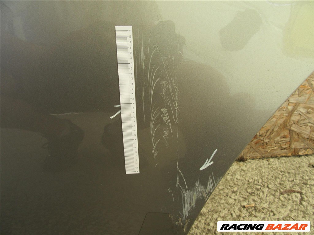 28178 Alfa Romeo 159 kombi ezüst színű, bal hátsó ajtó a képen látható sérüléssel 50510509 2. kép
