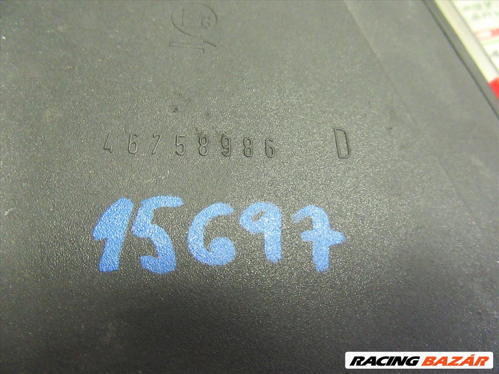 Fiat Stilo kombi 46758986 számú, jobb hátsó külső lámpa a képen látható sérüléssel 4. kép