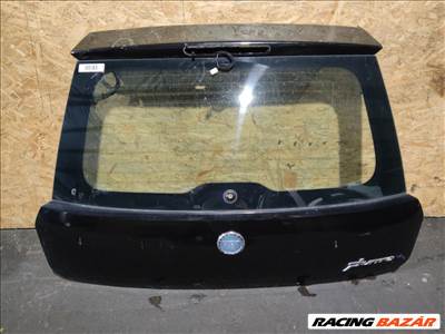 154664 Fiat Grande Punto fekete színű csomagtérajtó, a képen látható sérüléssel