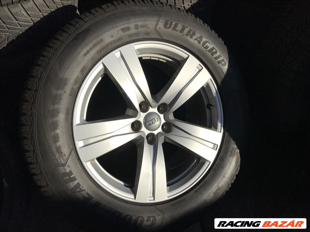 Audi Q7 4M (aktuális jelenlegi típus) gyári 8X18-as 5X112-es ET25-ös könnyűfém felni téligumival 2. kép