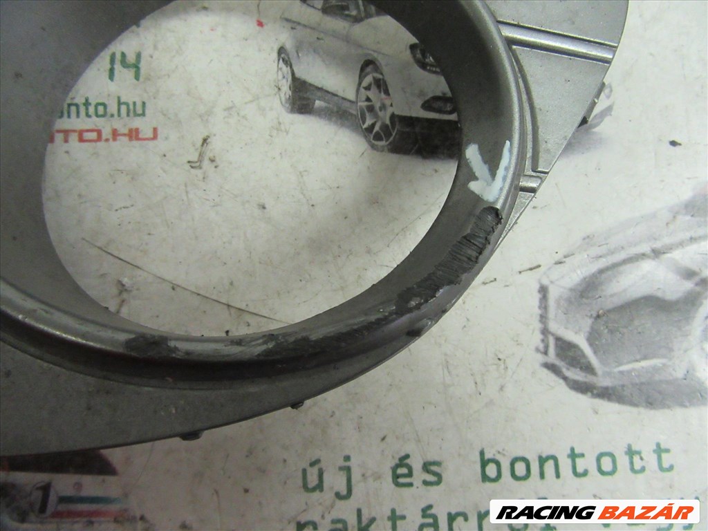 Fiat Punto Evo 73550014 számú, bal első ködlámpa keret a képen látható sérüléssel 4. kép