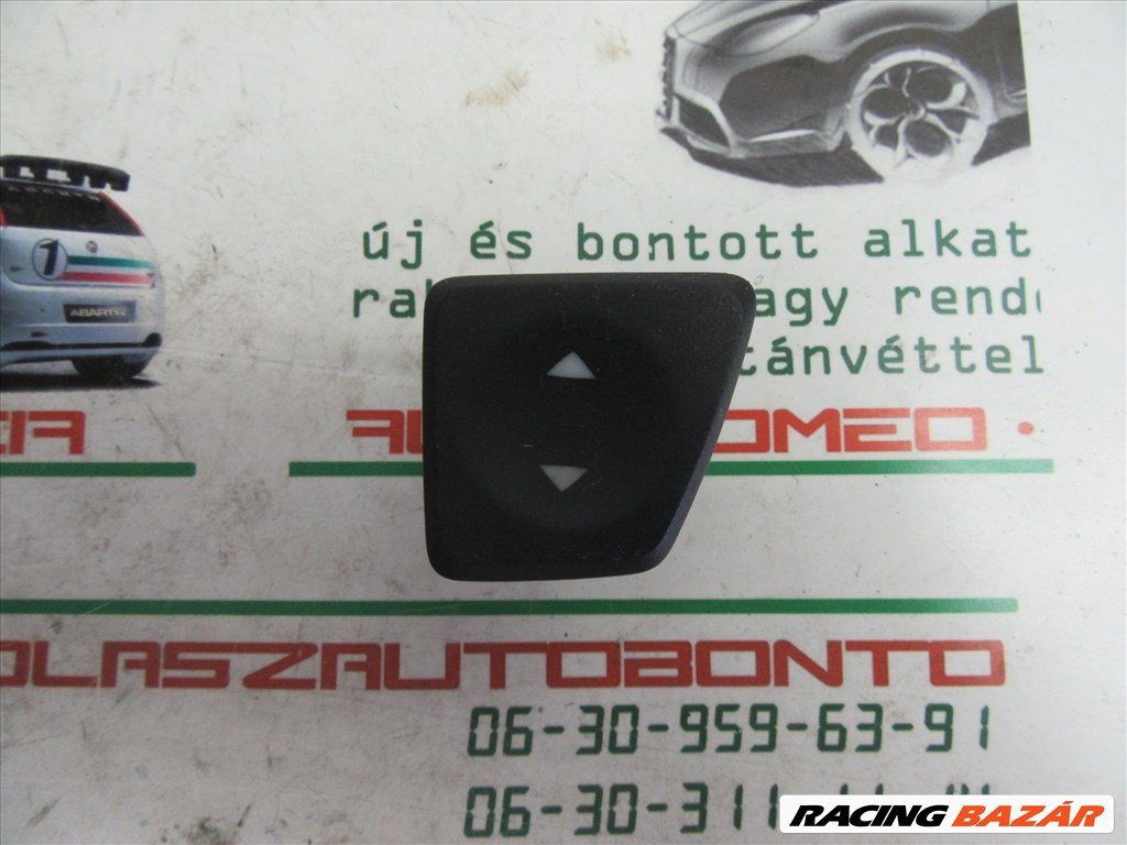 Fiat 500 jobb oldali  ablakemelő kapcsoló 1. kép